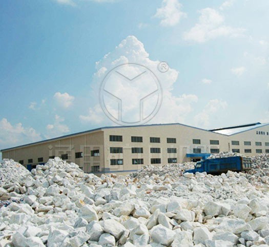 通用礦山機(jī)器重質(zhì)碳酸鈣應(yīng)該選用哪種磨粉機(jī)？